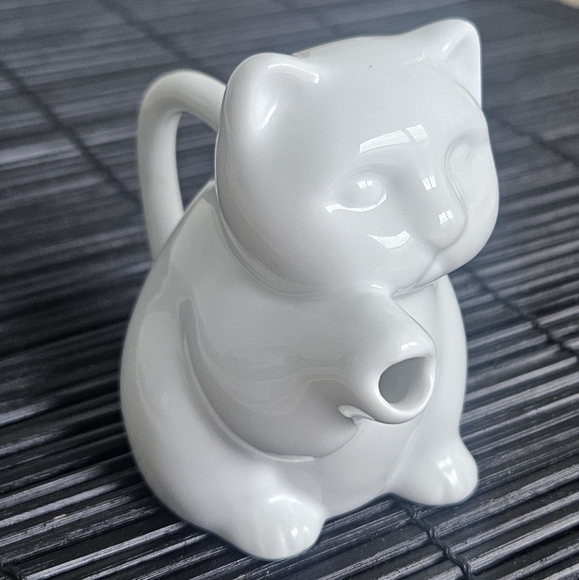 Mini Cat Shape Creamer White Glazed Porcelain Kitty Creamer - Picture 3 of 13